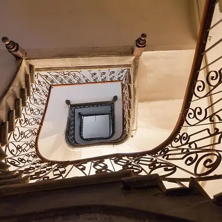 Apartment стильні апартаменти: центральна квартира біля оперного театру *