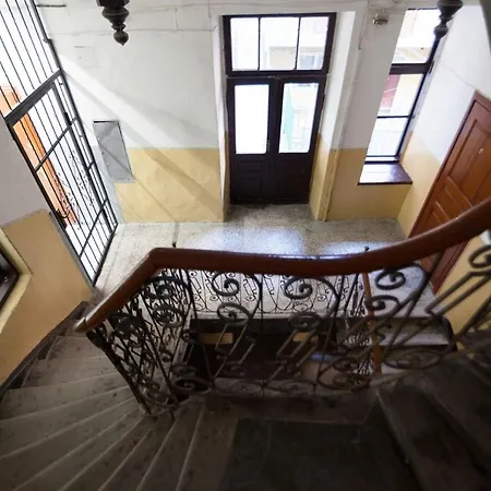 Apartment стильні апартаменти: центральна квартира біля оперного театру Lviv